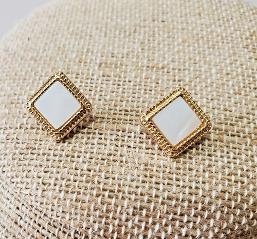 Perlmutt Ohrstecker goldfarben quadratisch 5/8" zierlich geometrisch Vintage