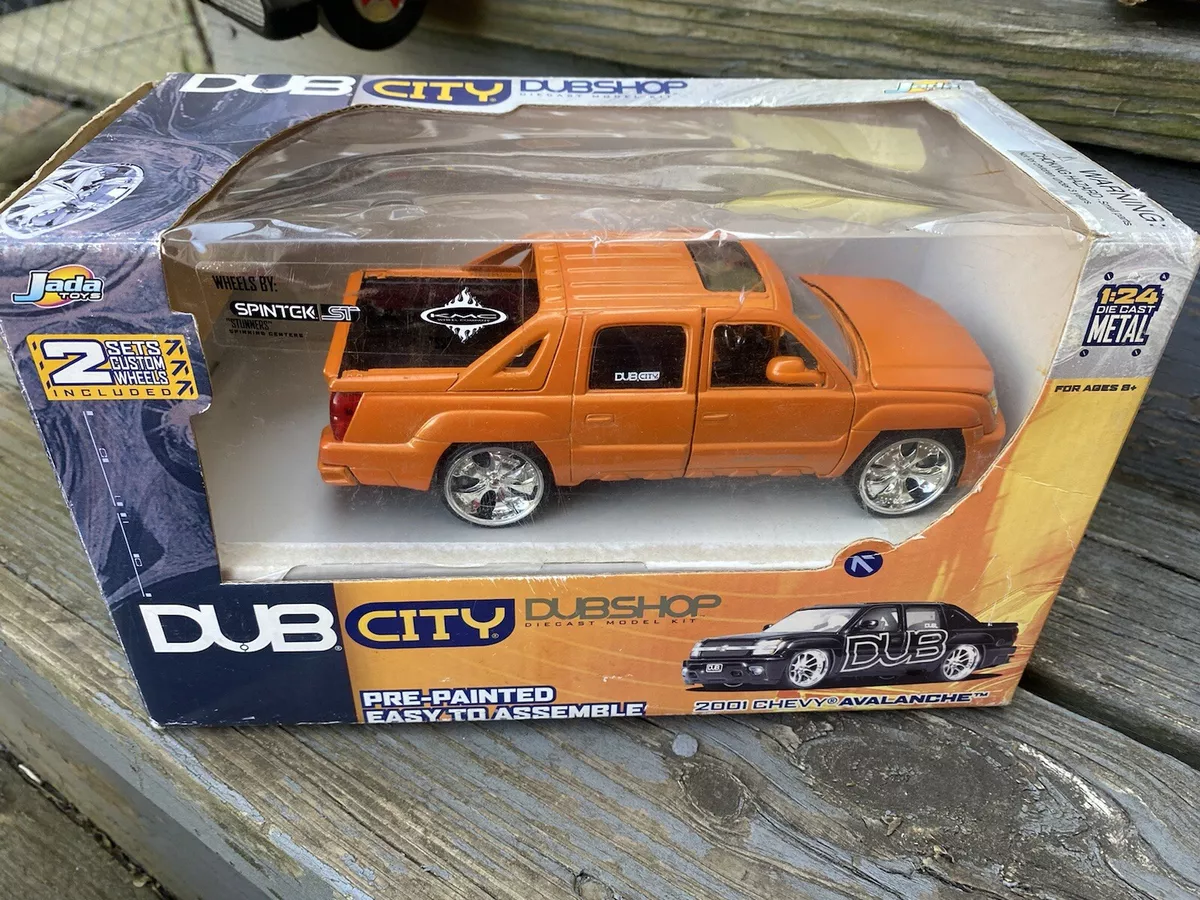 Jada Dub City 2002 Cadillac Escalade EXT 1:24 Scale Diecast Boxed, Copper  Orange