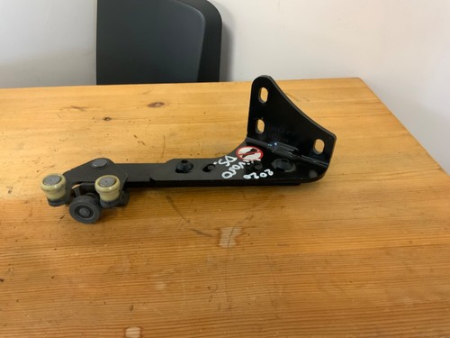 2020 Vauxhall Vivaro/Citroen Dispatch/Toyota Proace side loading door d/s roller - Picture 4 of 5