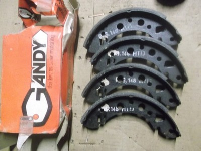 TRIUMPH TR7 4 GANG & AUTO NEUER SATZ BREMSBACKEN HINTEN