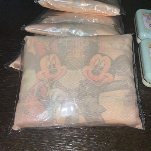 4 bolsas de mano Tokyo Disneyland Hotel Mickey & Minnie, nuevas en paquete y 4 latas vacías - Imagen 2 de 3
