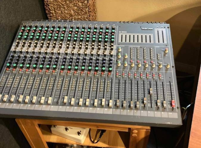 Tascam 1600 Mixing Console