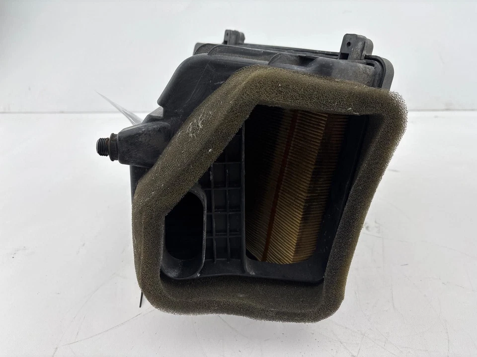 1999-2009 Chevrolet Silverado 1500 Air Intake Cleaner Box OEM - Image 2 of 4