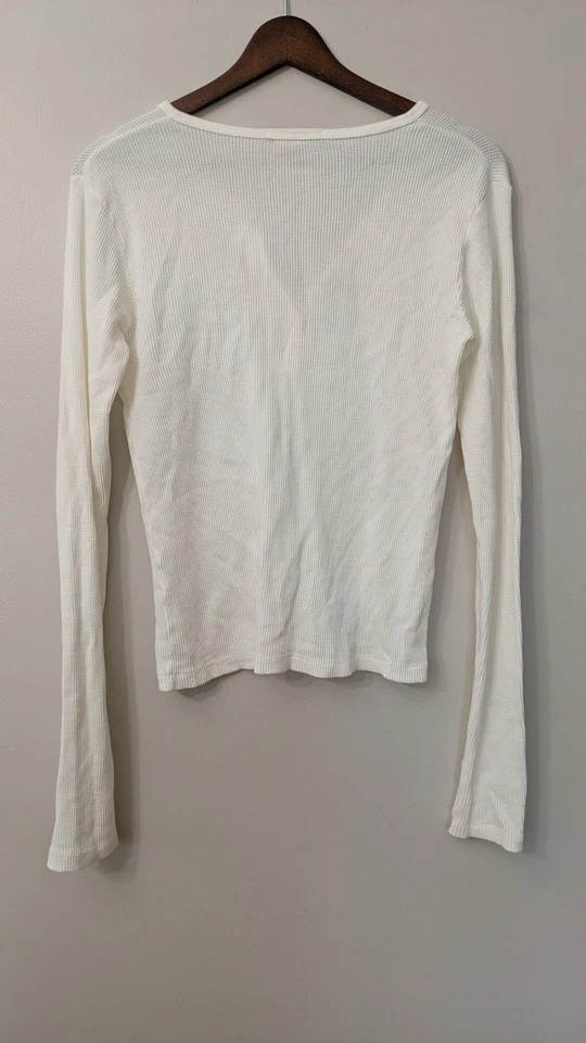 Top Brandy Melville Henley XS/S Y2K Tejido Térmico Waffle Manga Larga Blanco Italia  Foto 4 de 4