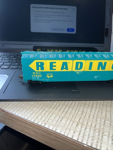 HO 1:87 MANTUA & 60' Reading RDG Knucks, Metal Axles, Geen & Yellow Brand Color