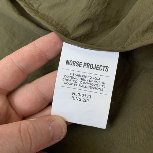 Norse Projects Jens sovracamicia nylon zip shacket CPO tasca verde media - Foto 11 di 12