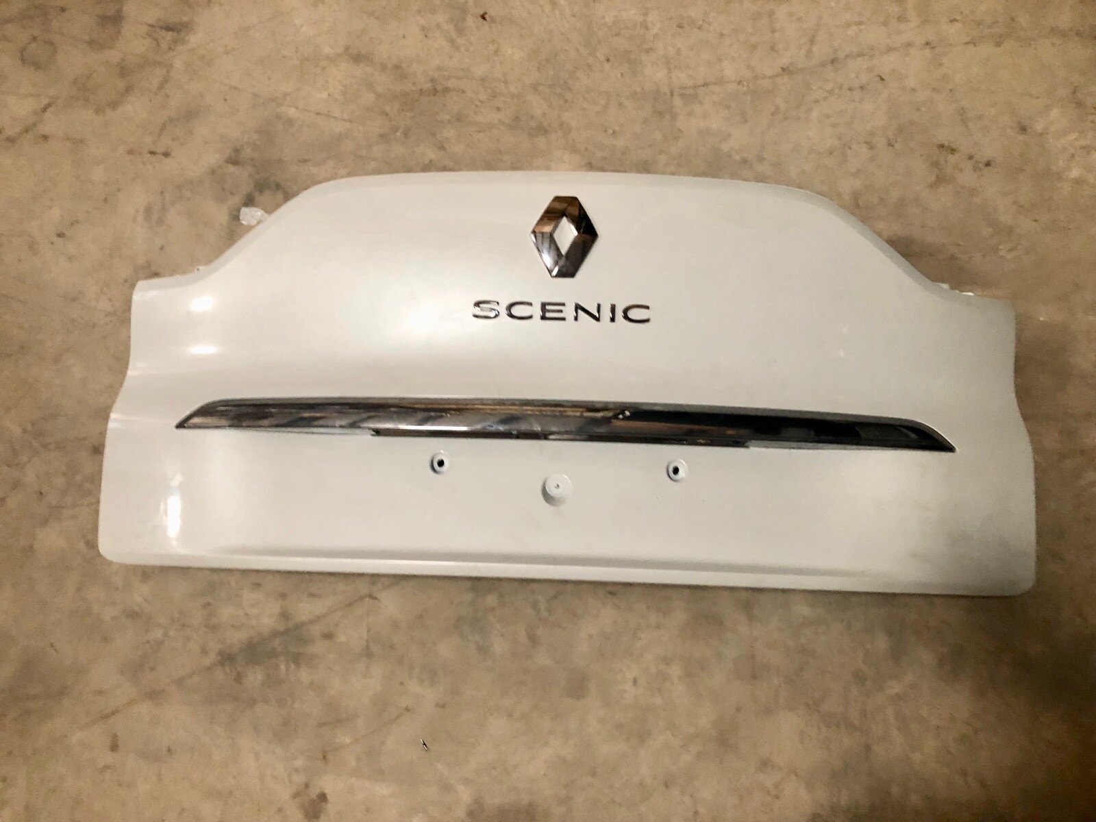 Bandeau Hayon coffre arrière RENAULT GRAND SCENIC 4 IV (blanc nacre)