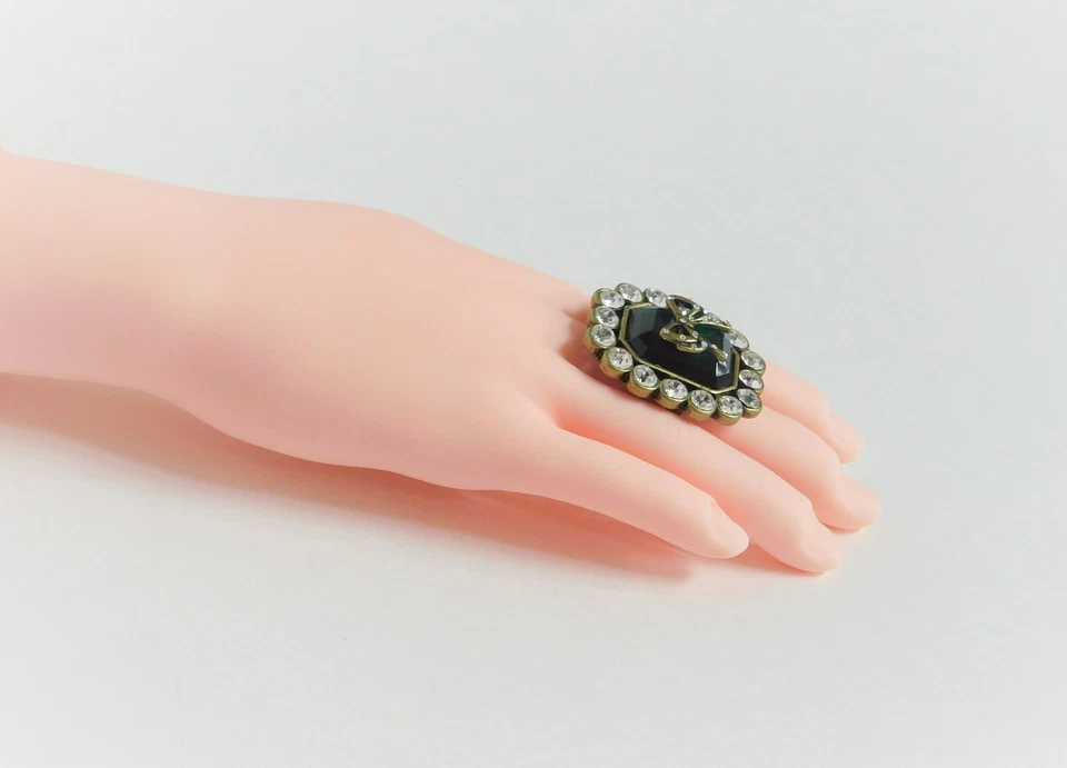 Betsey Johnson "Goes To Paris" Green Stone Cocktail Ring In Original Box - Image 4 of 4