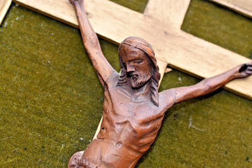 ⭐ antique hand carved wooden crucifix (hand carved Christ) in a wooden frame⭐ - Picture 3 of 10
