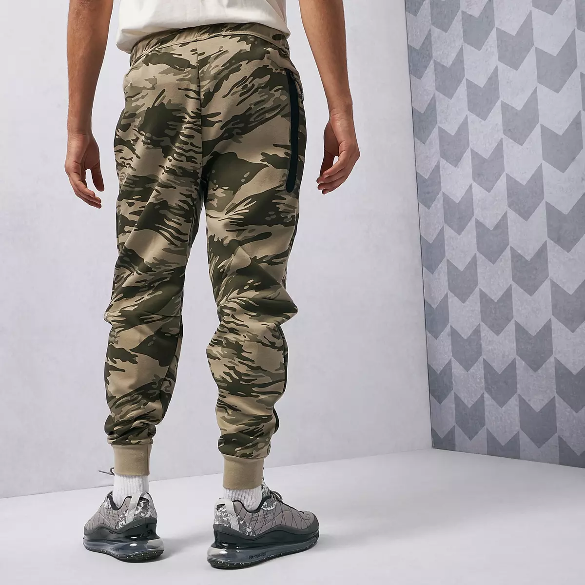 Nike men's camo joggers sales
