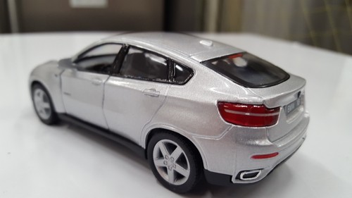 BMW X6 Silver Kinsmart Toy Model 1/38 Scale Diecast Car Present New - Picture 2 of 3