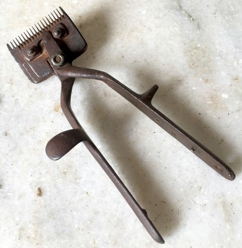 Vintage Old Original Metal Hand Hair Clipper Razor hair Cutting Razor France - Picture 2 of 8
