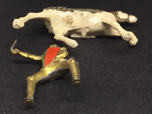 Crescent Mounted Knight (limettengrün 319) Waffe beschädigt - Bild 6 von 7