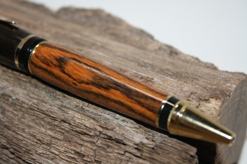 Plumas/lápices de madera hechos a mano con borde dorado ~Elige entre muchas opciones de madera~ - Imagen 222 de 286
