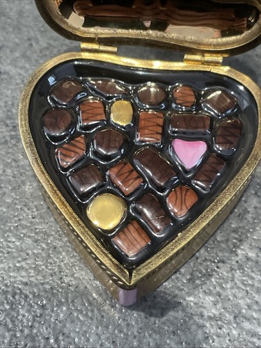 Vintage Limoges Rochard "Gold Heart With Pink Bow And Chocolates" Limoges Box - Picture 4 of 5