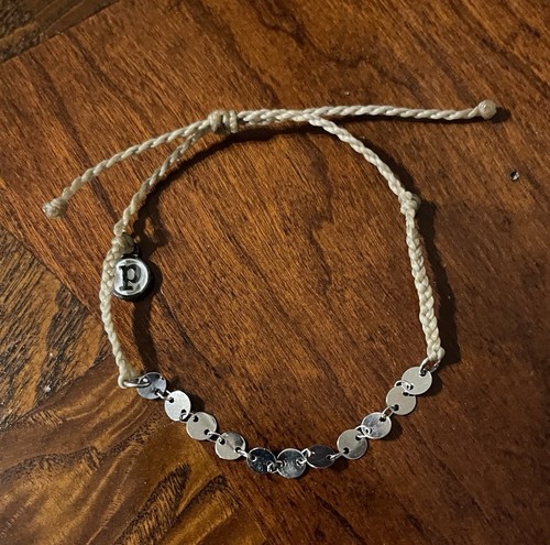 PURA VIDA DECEMBER 2019 BRACELET CLUB SILVER STAR - Picture 4 of 5
