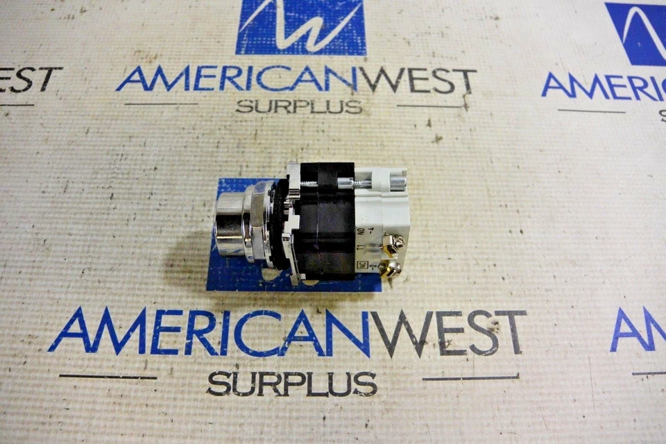 NEW EATON Cutler Hammer PILOT LIGHT 10250T/91000T No Lens - Image 3 of 4