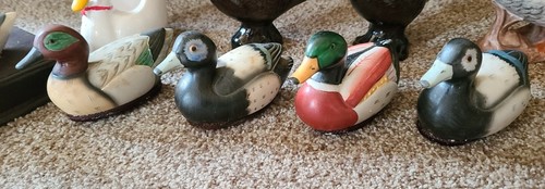 VINTAGE LOT OF 12 MINIATURE DUCK, Glass, Ceramic,RESIN, cloth, wood card box - Picture 3 of 11