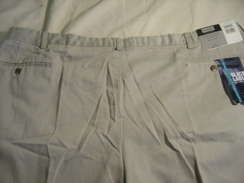 Men's HAGGAR Pleated and Cuffed Khaki Pants Size 42x32 NWT - Picture 3 of 4
