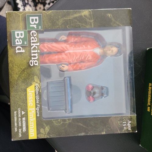 Mezco Breaking Bad EE Exclusive Vamonos Pest 6" Jesse Pinkman Figure - Picture 3 of 3