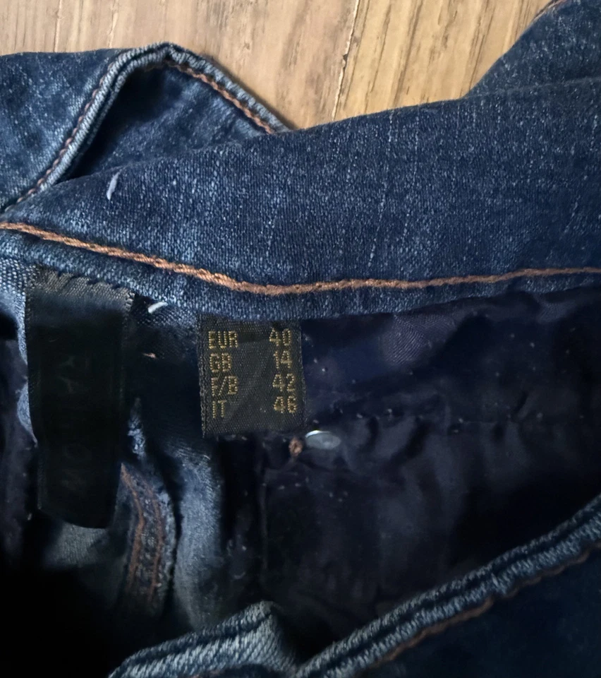 Rainbow women’s blue wash y2k style stretch jeans size 14 W32 L30  - Image 3 of 4