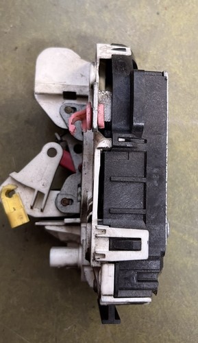 09 Chrysler Town & Country Lx Front Door Latch Assembly Passenger Right - Picture 5 of 5