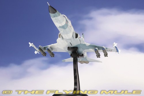 Hobby Master 1:72 F-5F Tiger II USAF 58th TFTW, 425th TFTS #73-0891 - Picture 5 of 8