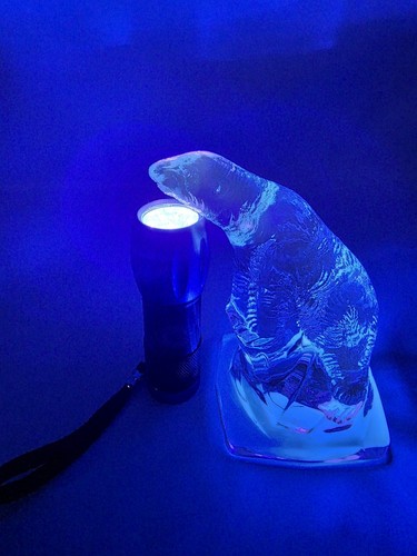 Vintage UV Glow Manganese UV Glow Glass Polar Bear Collectable - Picture 6 of 10