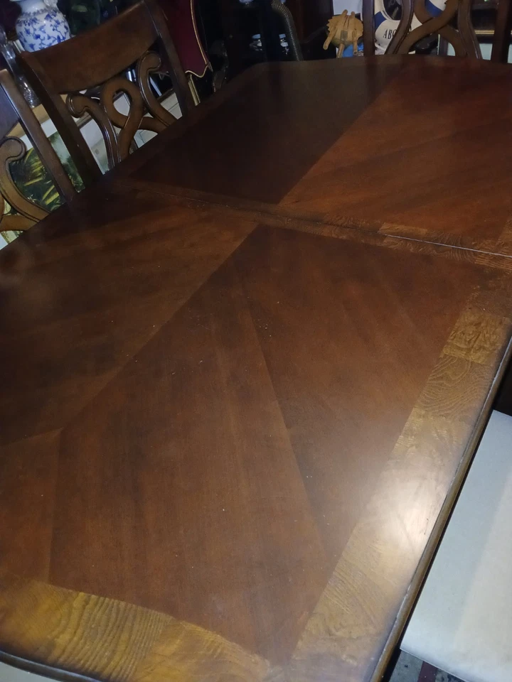 Mesa de comedor de madera con 6 sillas. Foto 2 de 4