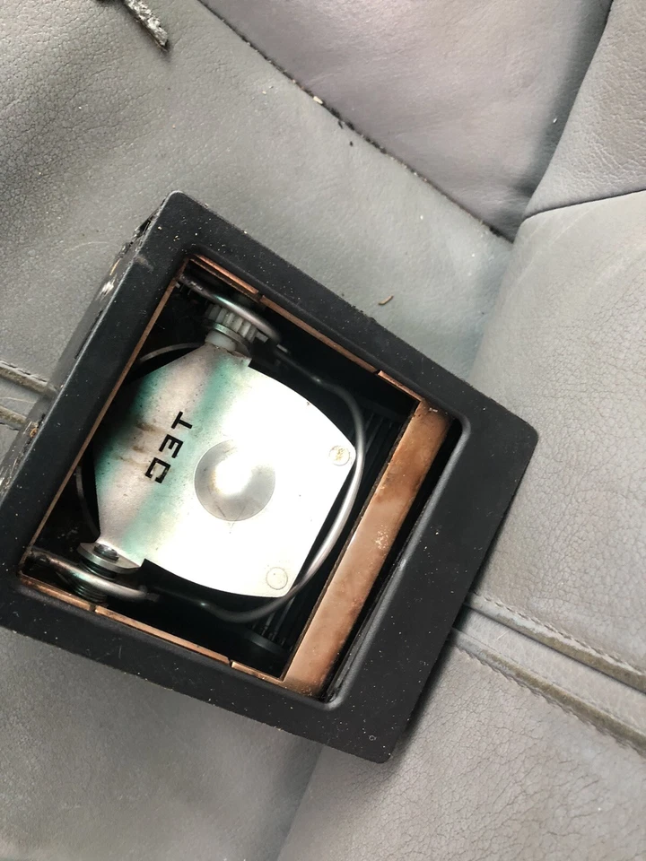 Portavasos consola BMW E39 M5 528i 525i 530i 540i 523i 530d 525d 535i 528 TEC Foto 2 de 4