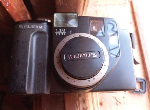 Fujifilm DS-300 und DS330 Kamera RAR Digicam UNGETESTET - Bild 1 von 9