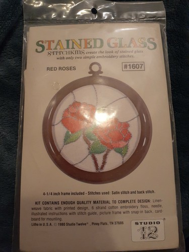 Kit de bordado vintage Studio12 Stitchkins vitral rosas rojas #1607 sellado - Imagen 1 de 4