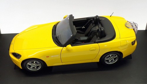 Autoart 1/18 Scale 73209 - Honda S 2000 Japanese Version - Yellow - Picture 3 of 6