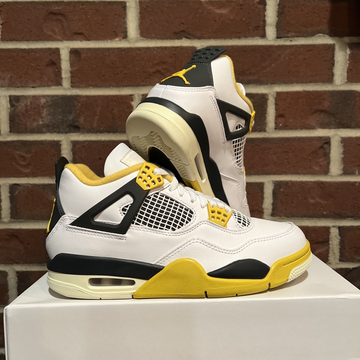 Nike Air Jordan 4 Vivid Sulfur Men's Size 6.5 / Women's 8
