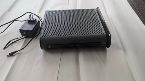 Motorola MG7550 16x4 High Speed Cable Modem Plus AC1900 WiFi Router - Zdjęcie 3 z 4