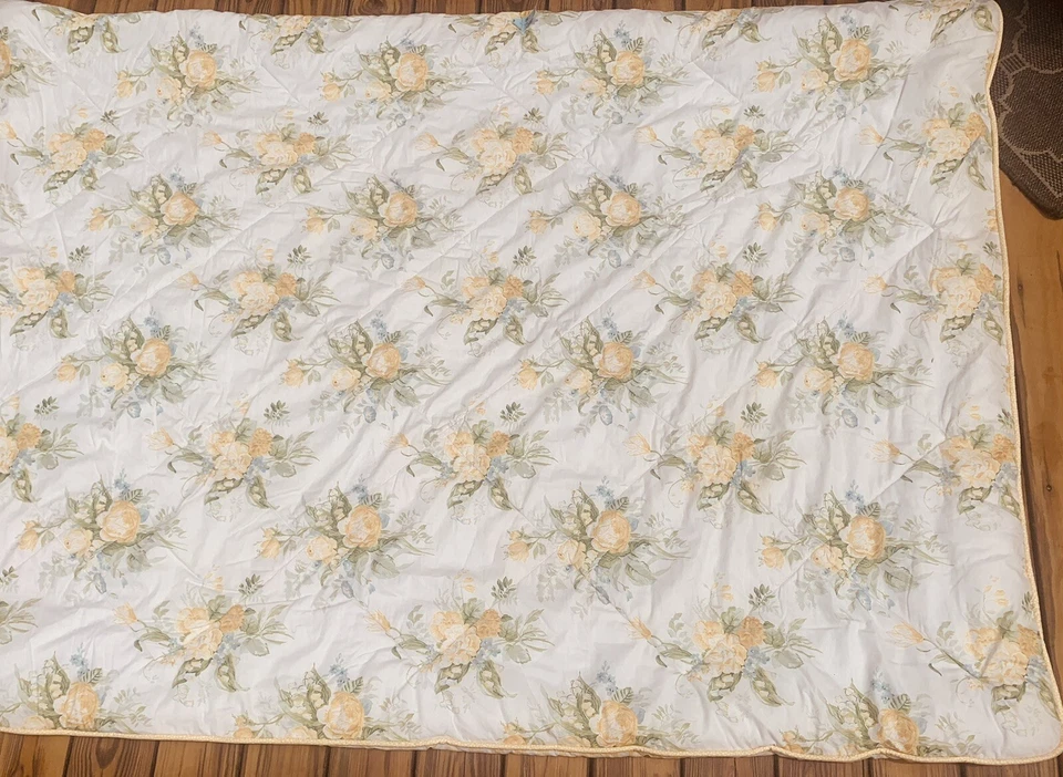 Edredón de Guinga Floral Amarillo Reversible Talla Doble Laura Ashley Invierno Lirio Foto 4 de 4