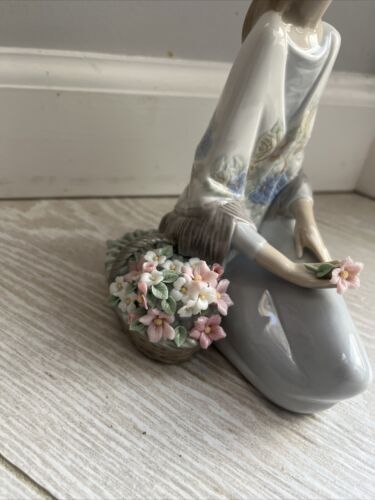 LLADRO 7607 Flower Song Figurine - 1988 Collector Society - Picture 4 of 15