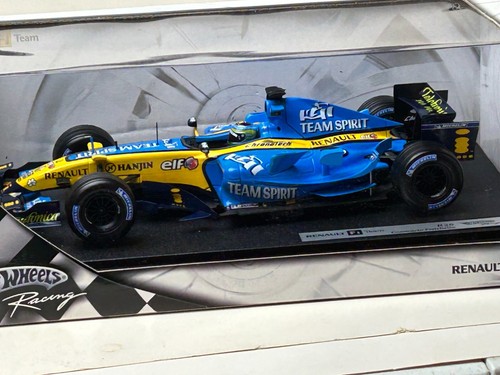 Hot Wheels Racing 1:18 Scale Renault F-1 Racing R26 Giancarlo Fisichella - Picture 11 of 19