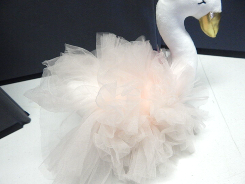 FAO Schwarz Petit Bon White Swan 9” Soft Plush Pink Lace Tutu 2021 TAGS - Picture 6 of 7