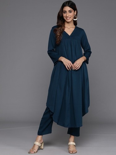Set Kurta donna impero in crepe di seta con pantaloni - Foto 18 di 31