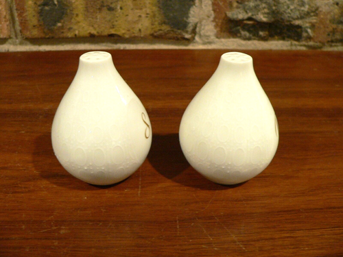 Vintage Rosenthal Germany Bjorn Wiinblad Romance White Lace Salt & Pepper Set - Picture 4 of 7