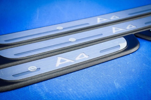 Audi A4 LED beleuchtete Einstiegsleiste original 8K0071300 - Bild 4 von 12