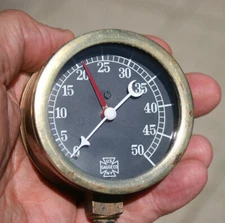 US Gauge Co. Vintage 50 lbs Pressure Gauge - Crescent Needle - Threaded Bezel