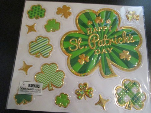 ST PATRICK'S DAY KLEEBLATT KUNST FÜR FENSTER WÄNDE & SPIEGEL NEU IN VERPACKUNG - Bild 1 von 2