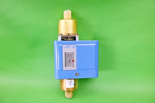 Johnson Controls P74FA-9700 Differential Pipe Pressure Switch (D988) - Picture 2 of 6