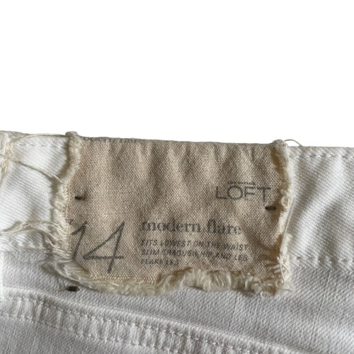 LOFT New Women's Modern Flare Jeans Mid Rise White Size 32 or 14 with FLAW - Picture 9 of 13