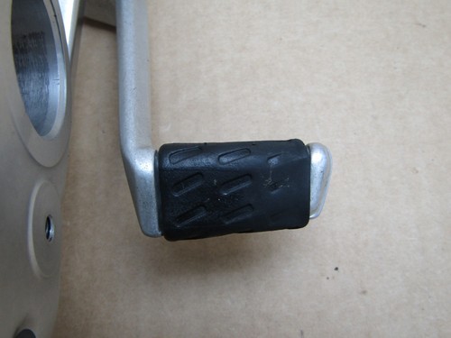 Reposapiés piloto Ducati 959 Panigale 2016 9.938 millas (9740) - Imagen 15 de 18