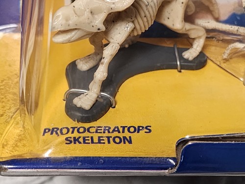 Galoob Micro Machines National Geographic Collection #1 DINOSAUR FOSSILS 1998 - Picture 6 of 9