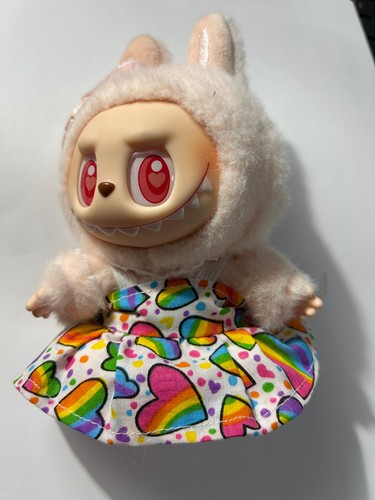 Vestido estampado corazón color arco iris para muñeca de 7 pulgadas The Monsters - Imagen 2 de 2