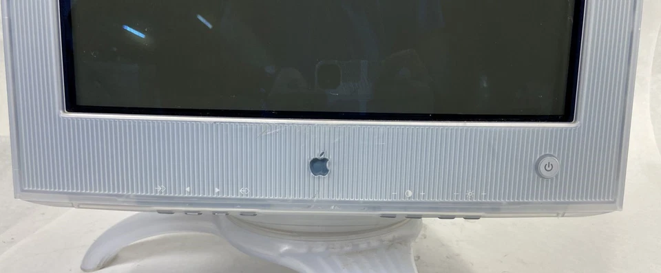 Vintage Apple M6496 Studio Display 17" CRT 800x600 VGA Monitor *Parts/Repair* - Image 3 of 4